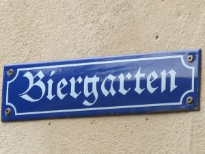 Schild Biergarten